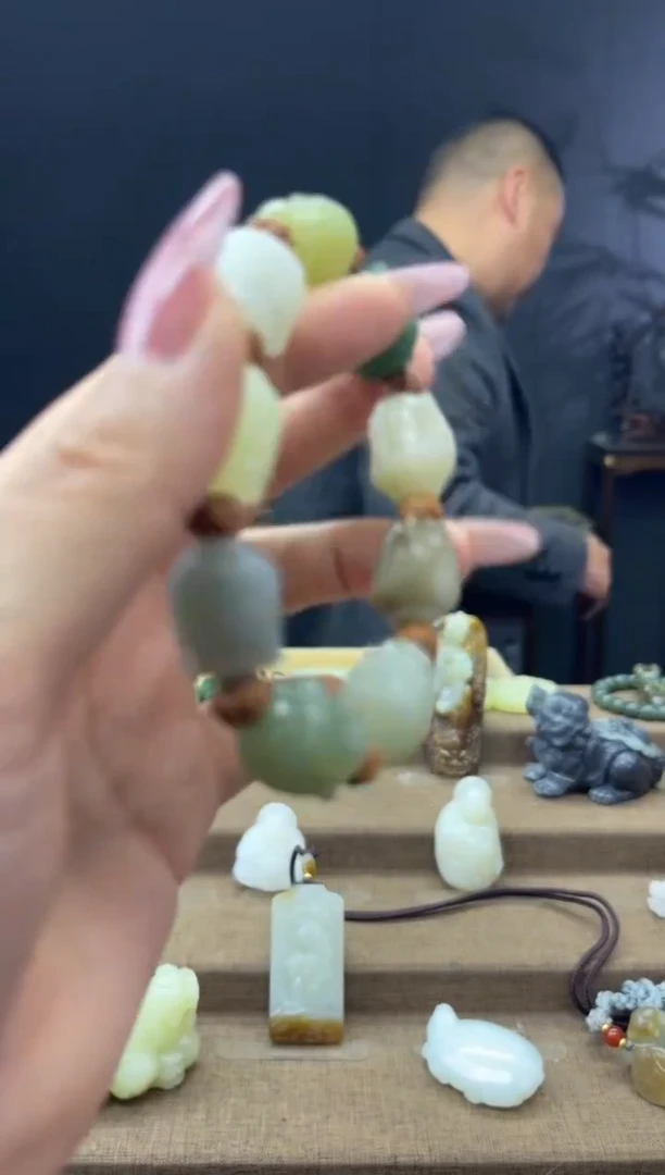 颈饰未镶嵌和田玉1