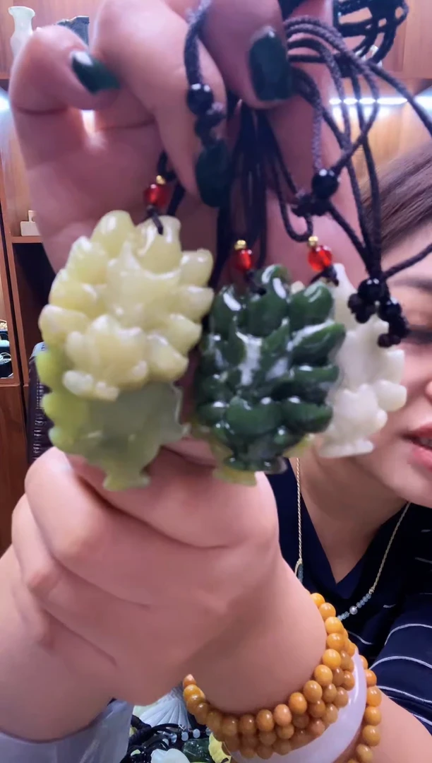 未镶嵌蛇纹石玉吊坠多样性发其中之一