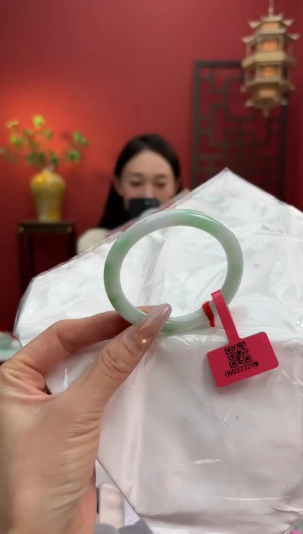 未镶嵌手镯（贵妃镯）翡翠翡翠手镯