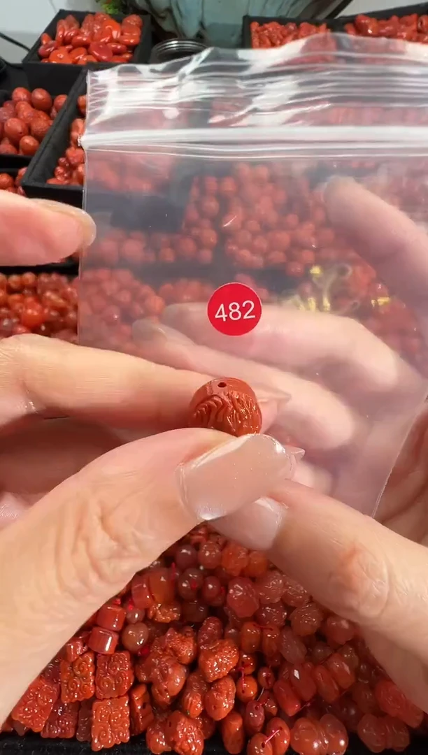 颈饰未镶嵌南红玛瑙1