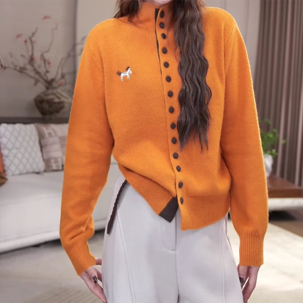 【幸运小马】秋冬新款立领排扣小马休闲针织衫C6506