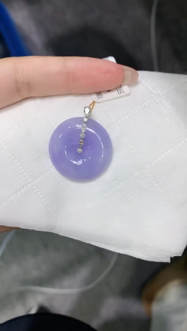 翡翠18K金镶嵌颈饰111111111