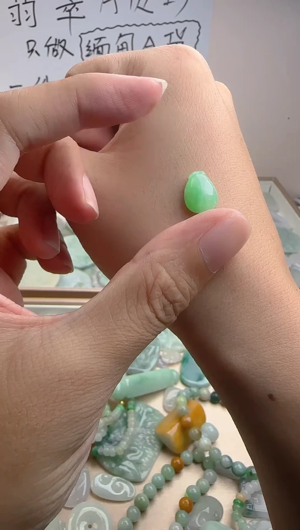 颈饰未镶嵌翡翠翡翠