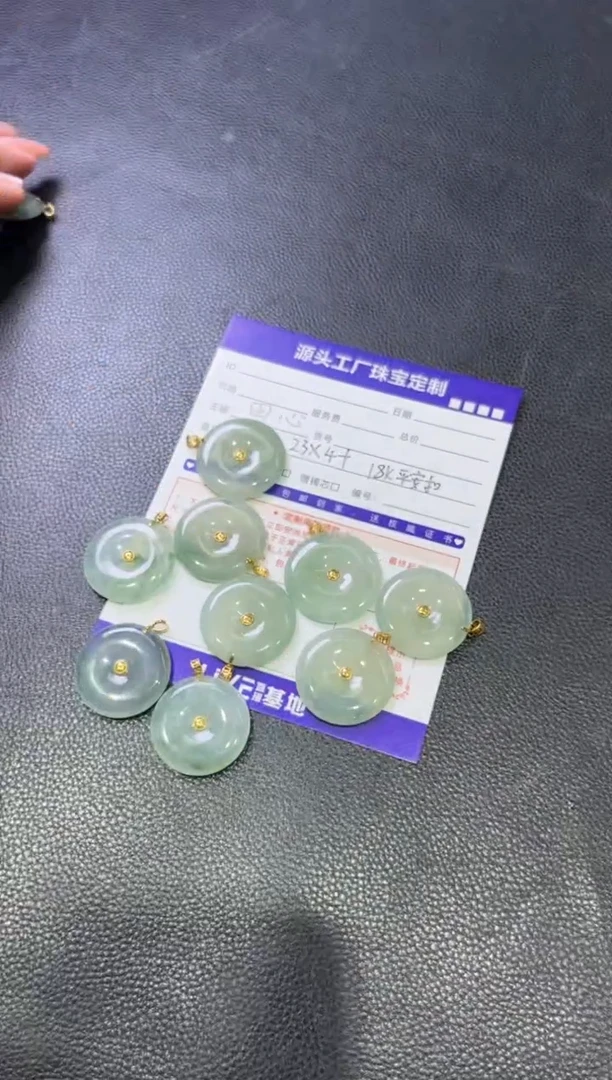 18K金镶嵌挂件翡翠平安扣多样性发一件（配链）
