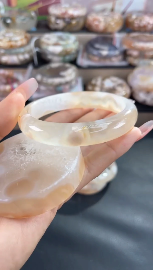 未镶嵌手镯石英质玉64（镯心赠品 不保证完美）