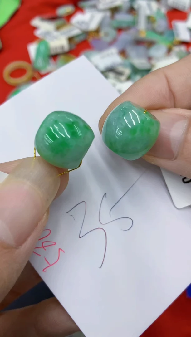 翡翠未镶嵌颈饰111111111111多样性发其一