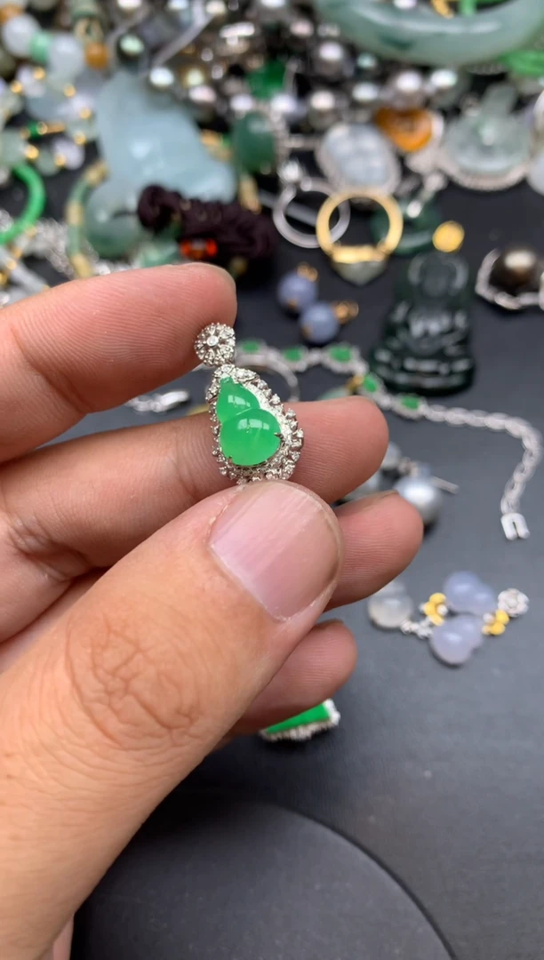 颈饰18K金镶嵌翡翠周***i小许商品不退不换