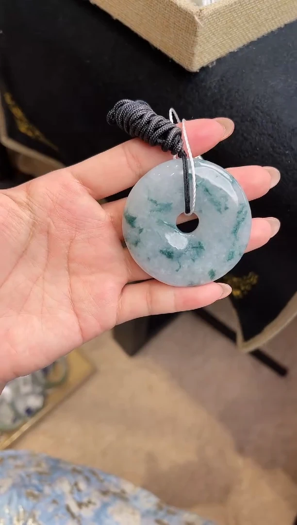 颈饰未镶嵌翡翠吊坠