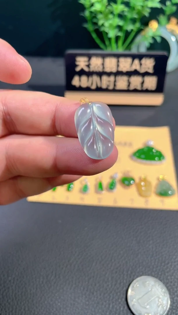 颈饰18K金镶嵌翡翠翡翠
