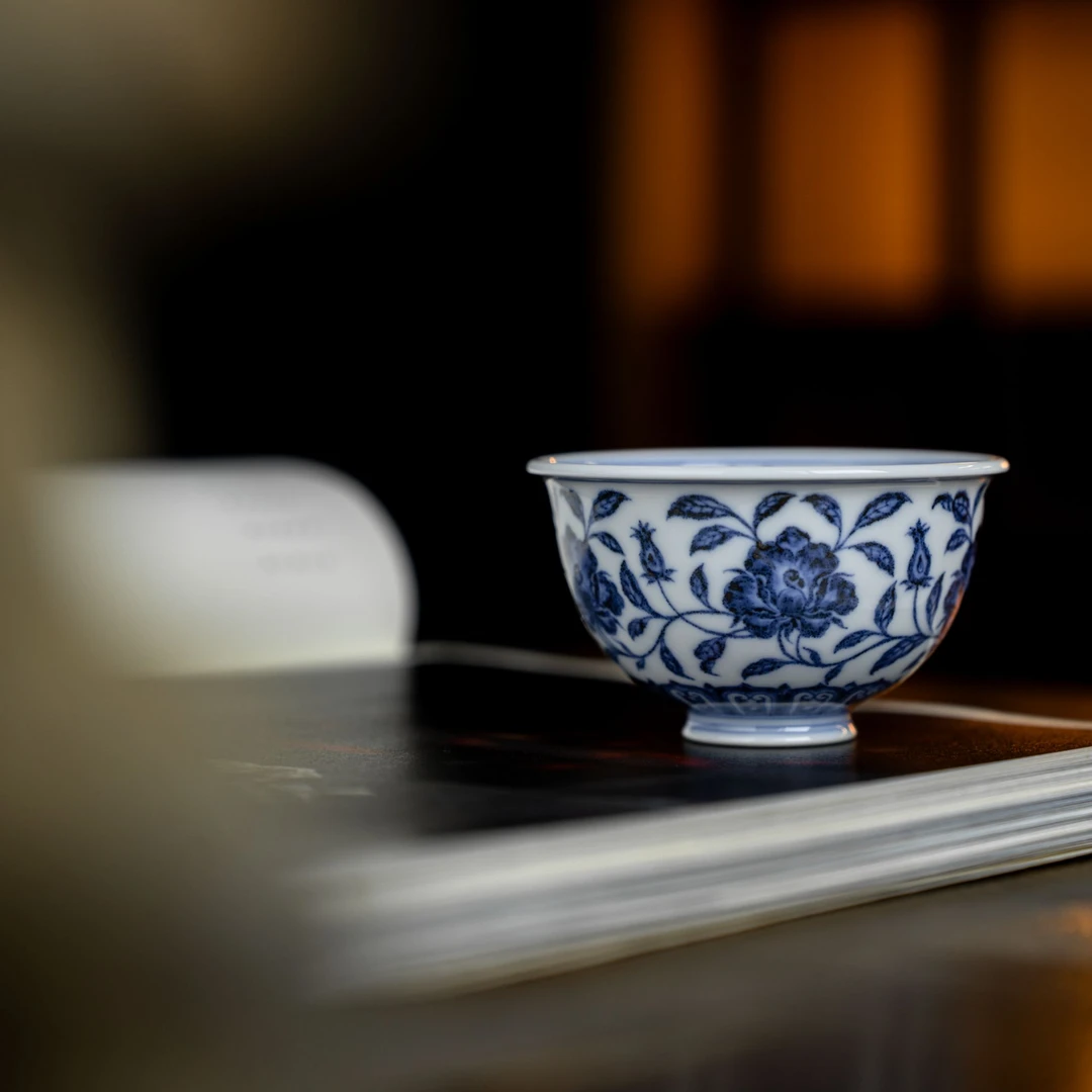 且斋慕明缠枝花卉梅花边板凳杯景德镇手工手绘茶具