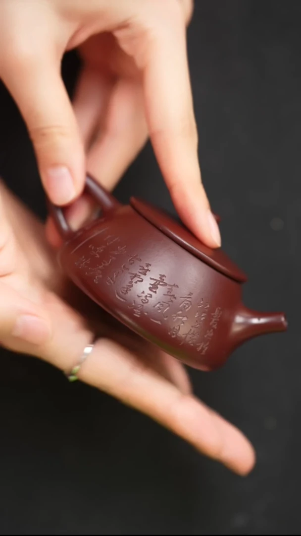 茶壶紫砂张健紫袍玉砂东逝水刻绘平盖石瓢120c