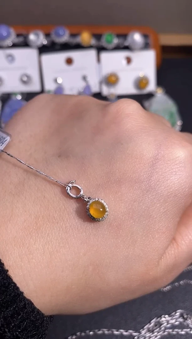 【闪购商品】翡翠吊坠(不含链)18K金镶嵌吊坠