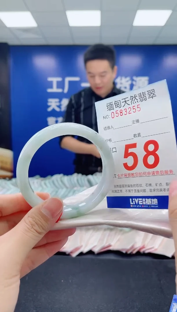 未镶嵌手镯翡翠天然翡翠手镯