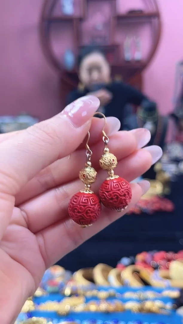 非遗 雕漆缠枝莲花卉耳饰