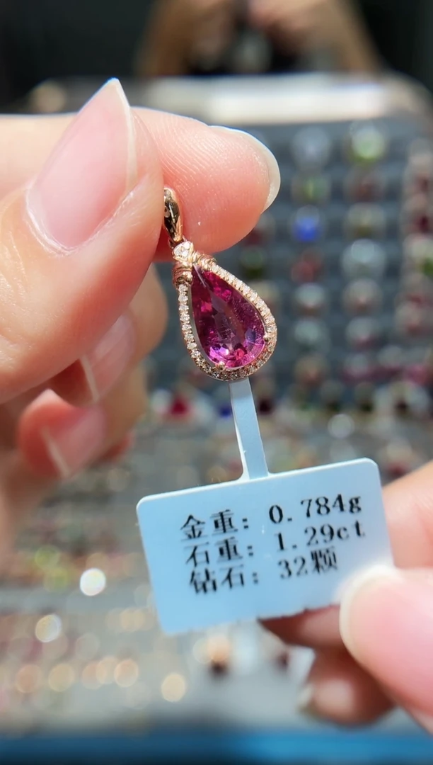 颈饰18K金镶嵌碧玺1.29.