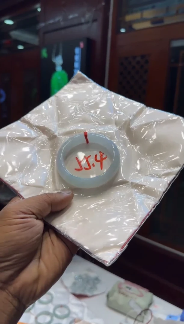 未镶嵌手镯翡翠手镯