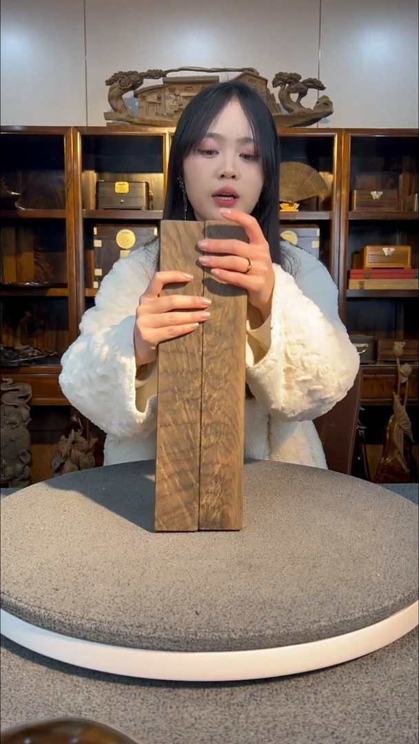 【闪购商品】金丝楠木雕凤尾镇尺