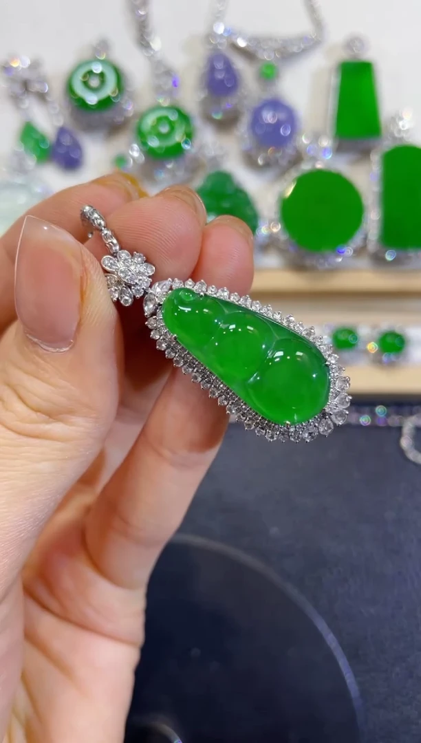 吊坠(不含链)18K金镶嵌翡翠团购1