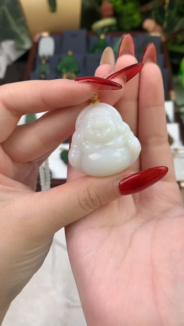 颈饰未镶嵌和田玉吊坠