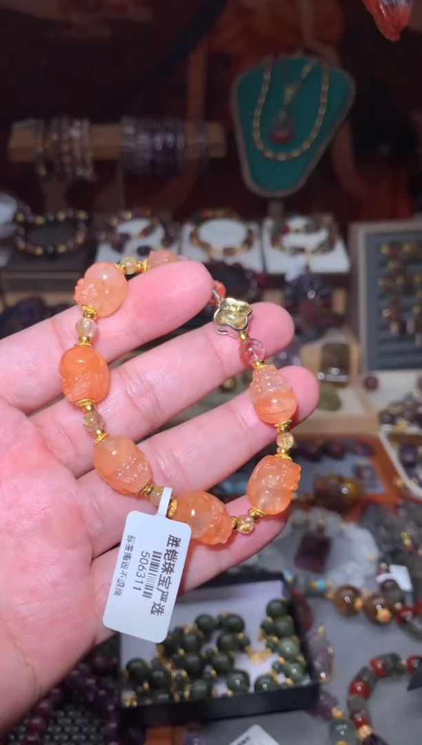 未镶嵌珠宝半成品水晶胶花貔貅天铁手串，多样性