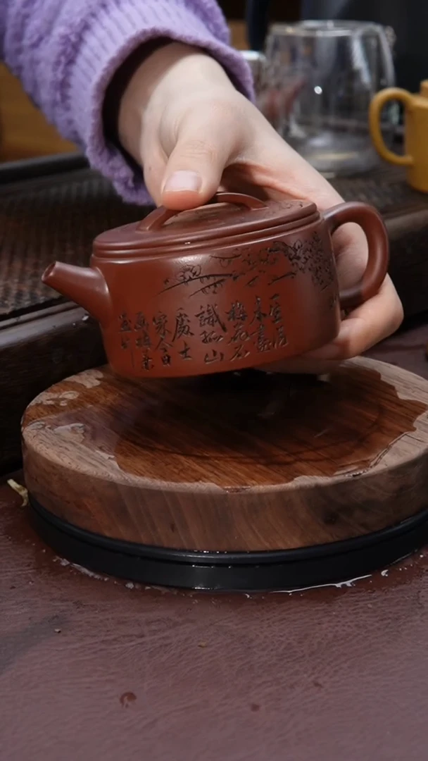 【闪购商品】紫砂茶壶朱泥汉瓦刻绘墨梅刻紫砂壶
