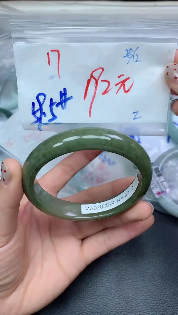 未镶嵌定制翡翠17毛货需精细抛光手镯拍一发一