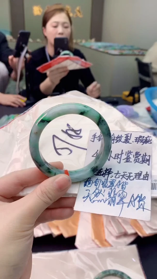 翡翠未镶嵌手镯0884559589