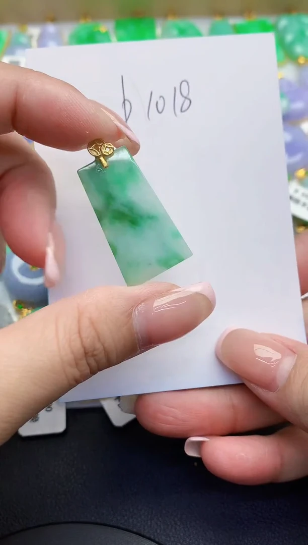 翡翠未镶嵌颈饰缅甸天然翡翠A货