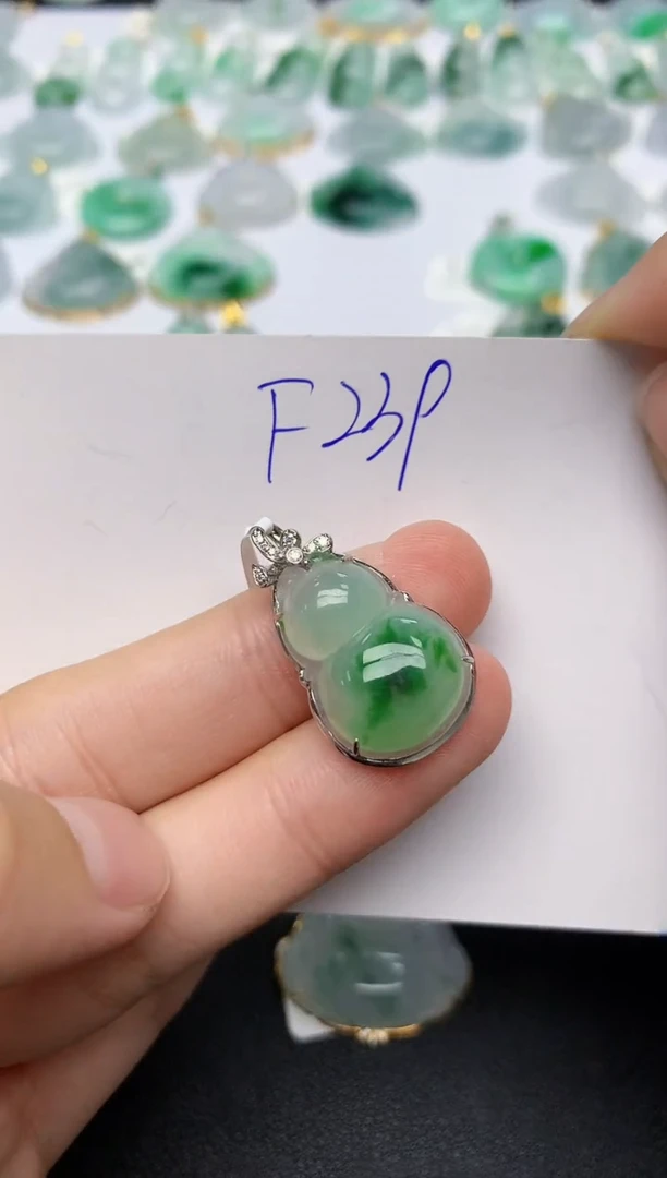 颈饰18K金镶嵌翡翠天然缅甸A货翡翠百元以上9元证书费自理