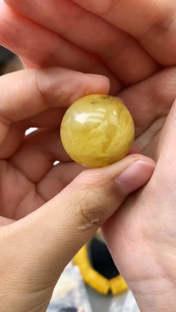 未镶嵌琥珀珠宝奇石247