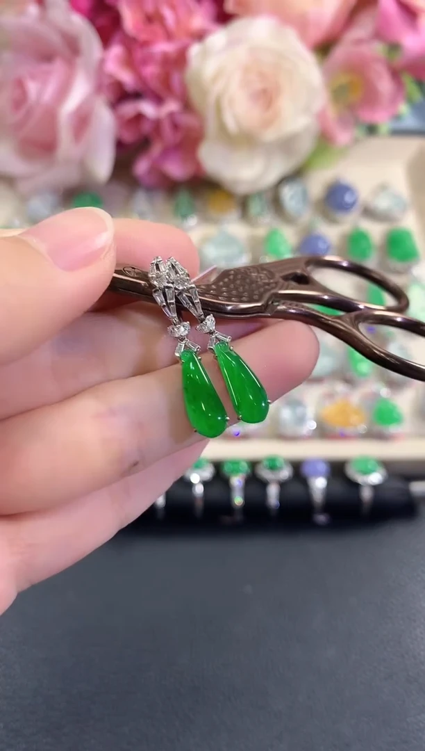 18K金镶嵌翡翠耳饰v9