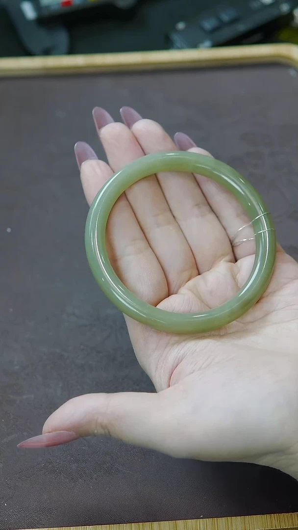 未镶嵌手镯和田玉56+圈口 湖绿晴水手镯