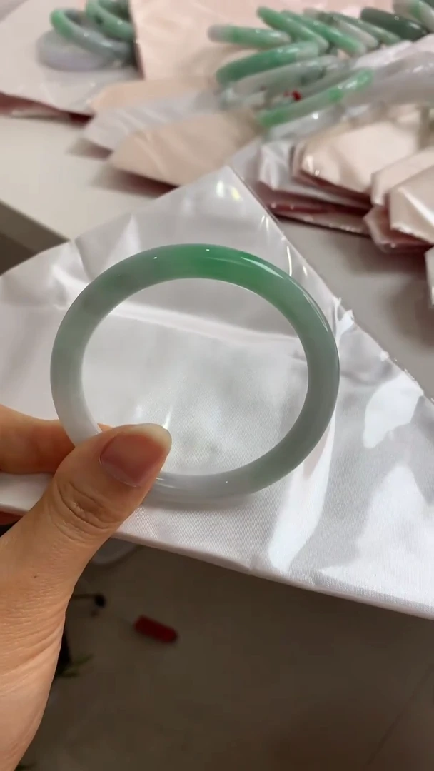 未镶嵌手镯翡翠58圆条有种有辣色