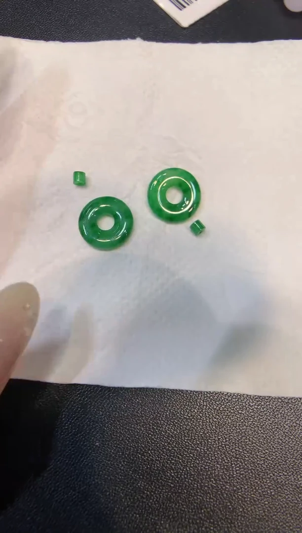 颈饰未镶嵌翡翠甜甜圈 一对