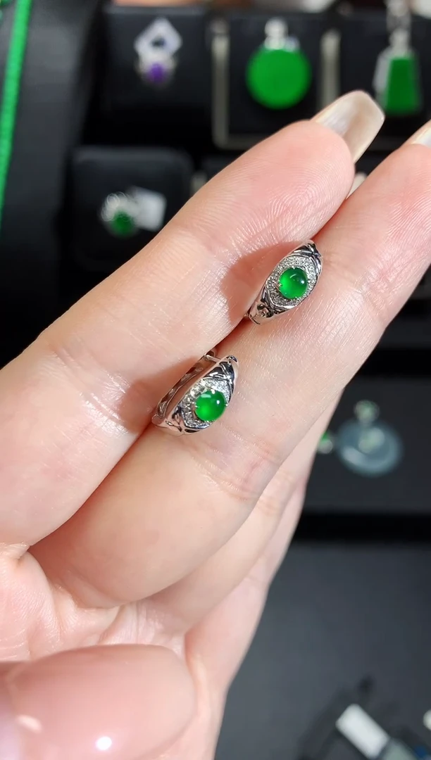 【闪购商品】翡翠吊坠(不含链)18K金镶嵌蛋面耳包