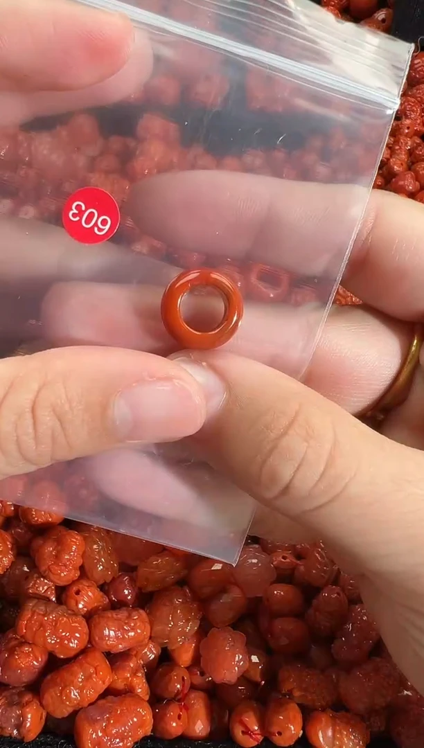 颈饰未镶嵌南红玛瑙1