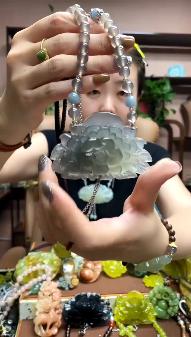 未镶嵌岫玉颈饰·