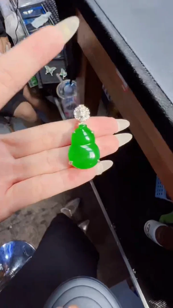 未镶嵌定制翡翠翡翠A货有轻微色差属于正常现象，葫芦多样性发货1