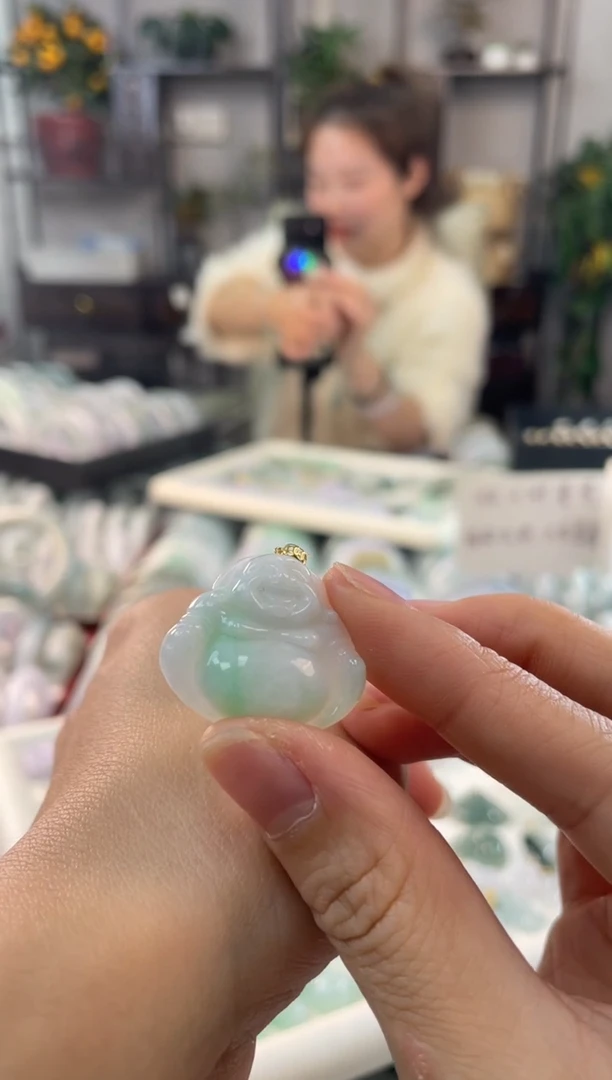 【闪购商品】翡翠吊坠(赠链)18K金镶嵌多样性发货 发一件