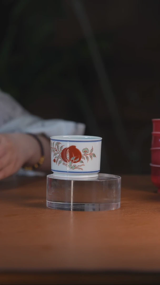 红绿彩桃子容天杯