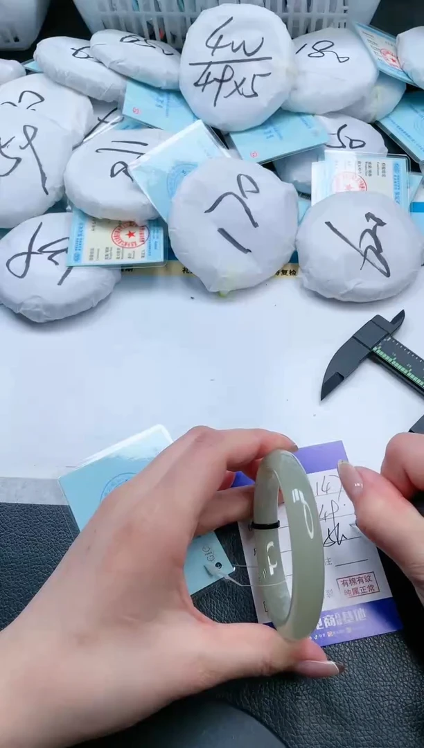 【闪购商品】和田玉手镯未镶嵌20V147-56