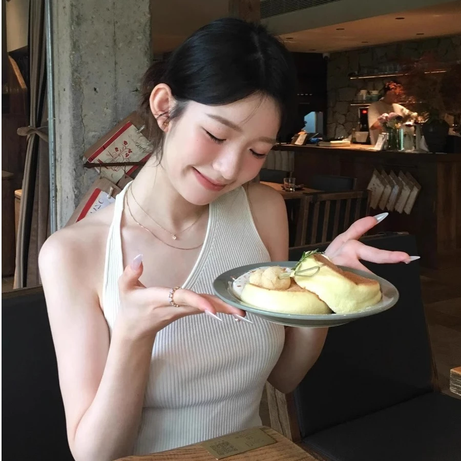 泰式小众气质白色针织挂脖上衣女夏季独特别致不规则外穿吊带背心