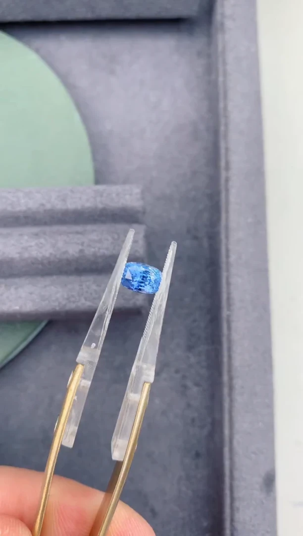 未镶嵌裸石定制蓝宝石1.6ct 无烧矢车菊蓝宝石 定制