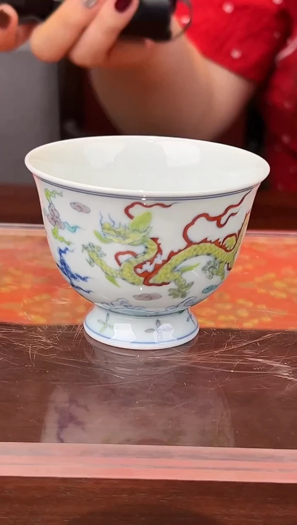 浮梁瓷局斗彩龙纹杯