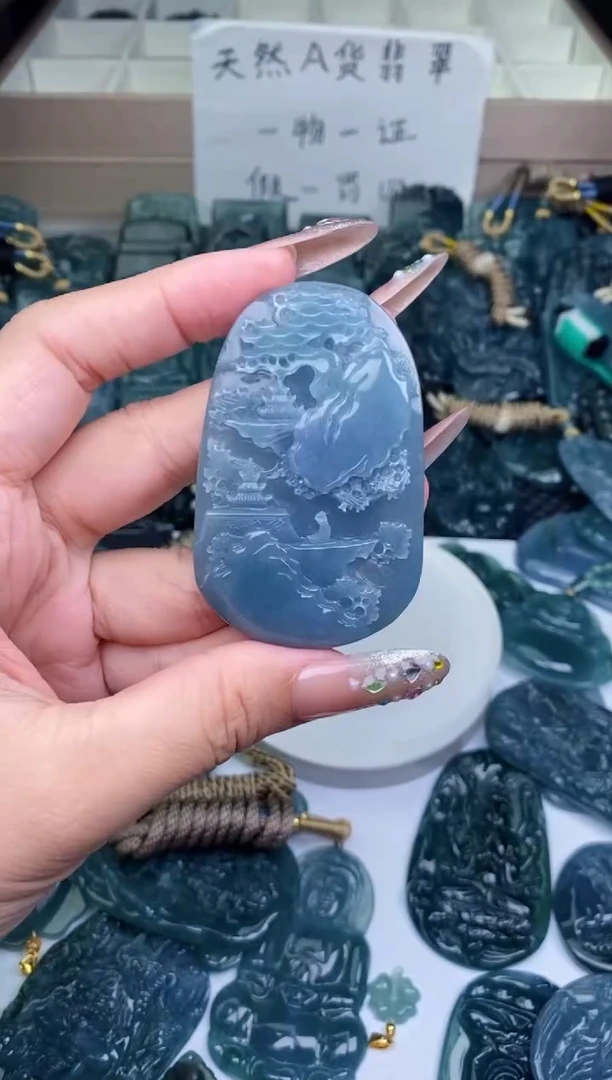 颈饰未镶嵌翡翠