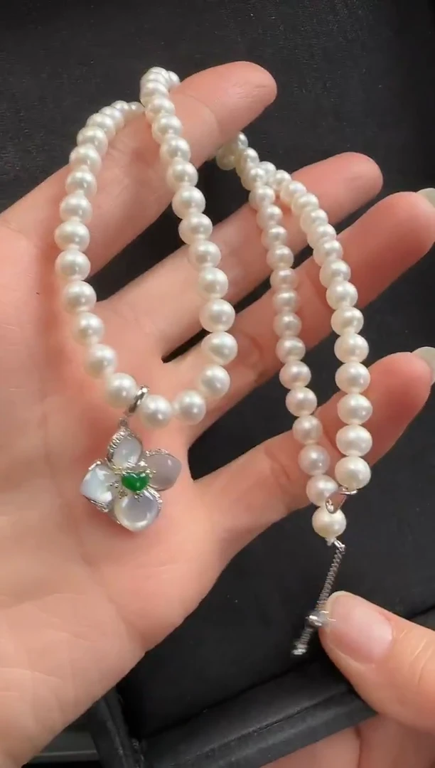 颈饰18K金镶嵌翡翠546花花一条