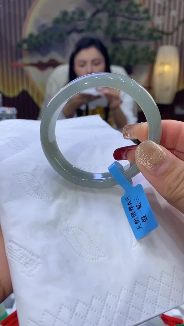 【闪购商品】翡翠手镯未镶嵌多人00451