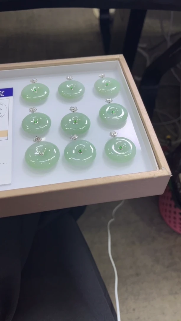 颈饰18K金镶嵌翡翠P140/多样性发一件/配绳子