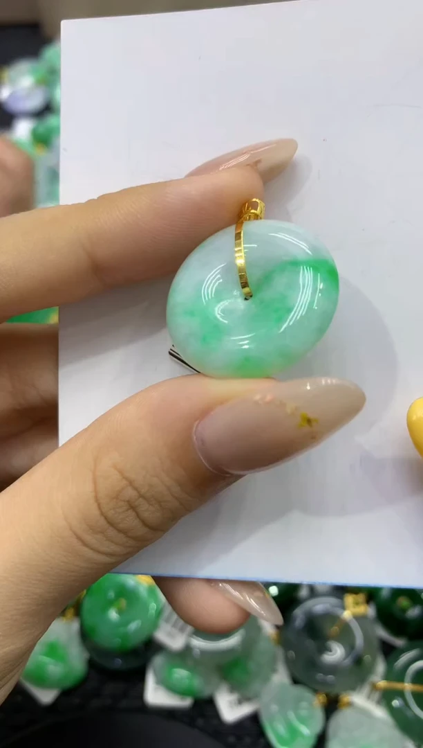 颈饰18K金镶嵌翡翠天然缅甸翡翠A货