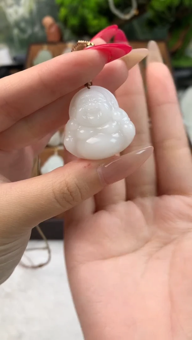 颈饰未镶嵌和田玉吊坠